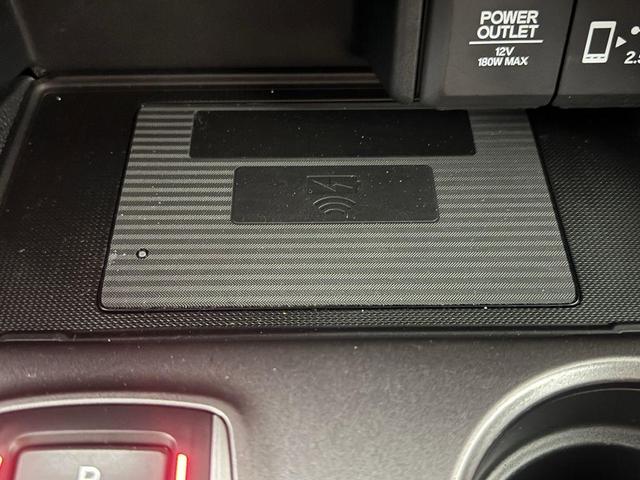 Photo of 2021 White Honda Pilot