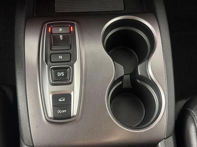 Photo of 2021 White Honda Pilot