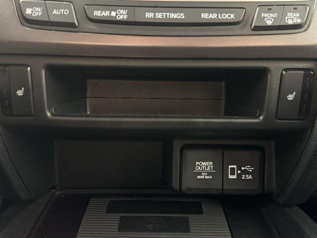 Photo of 2021 White Honda Pilot