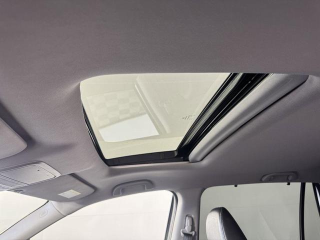 Photo of 2021 White Honda Pilot
