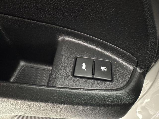 Photo of 2021 White Honda Pilot