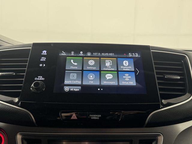 Photo of 2021 White Honda Pilot