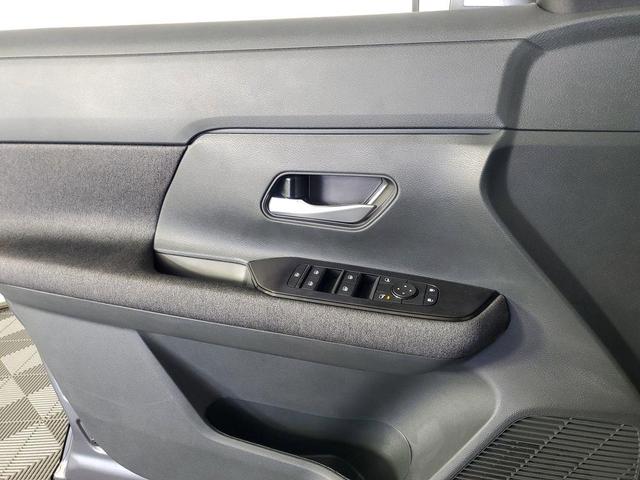 Photo of 2025 Gun Metallic Nissan Kicks