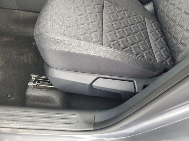Photo of 2025 Gun Metallic Nissan Kicks