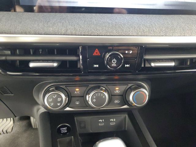 Photo of 2025 Gun Metallic Nissan Kicks