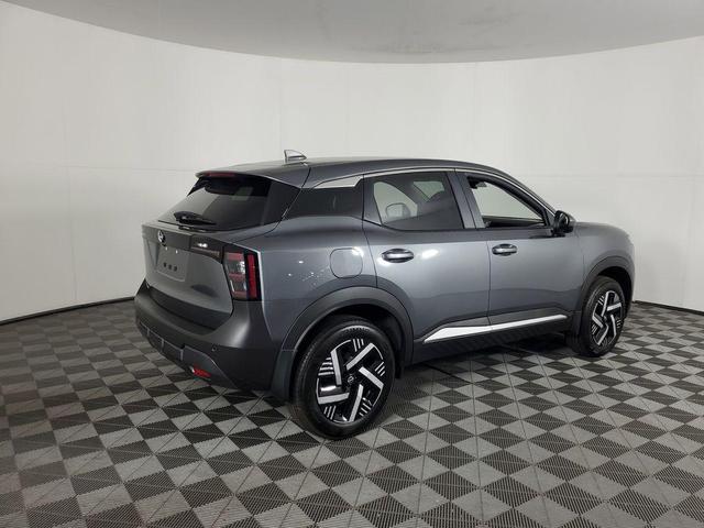 Photo of 2025 Gun Metallic Nissan Kicks