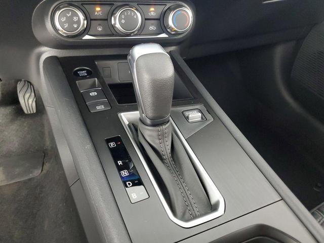 Photo of 2025 Gun Metallic Nissan Kicks