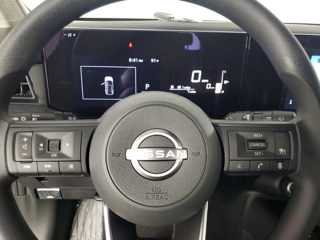 Photo of 2025 Gun Metallic Nissan Kicks