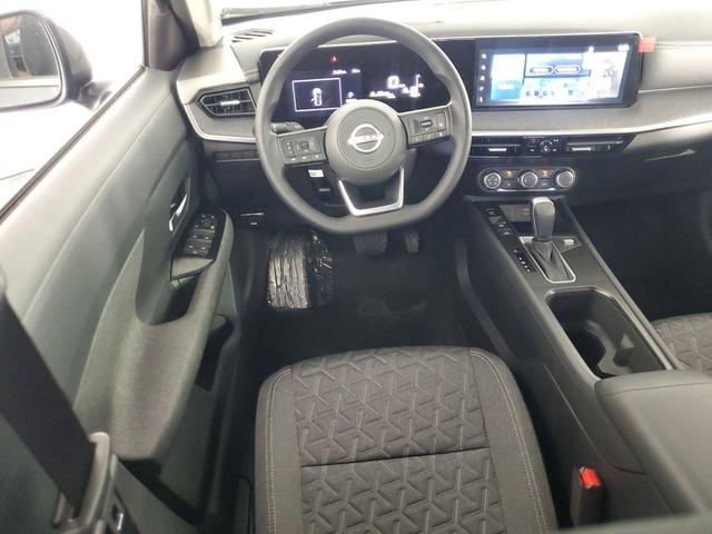 Photo of 2025 Gun Metallic Nissan Kicks