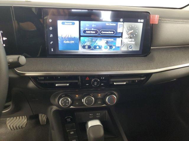 Photo of 2025 Gun Metallic Nissan Kicks