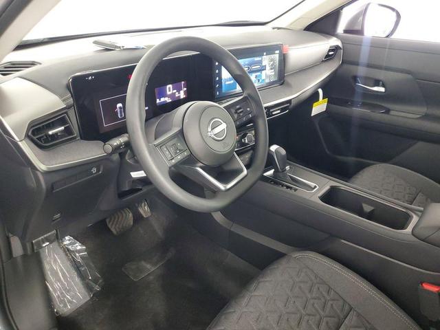 Photo of 2025 Gun Metallic Nissan Kicks