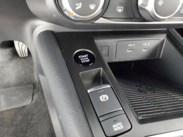 Photo of 2025 Gun Metallic Nissan Kicks