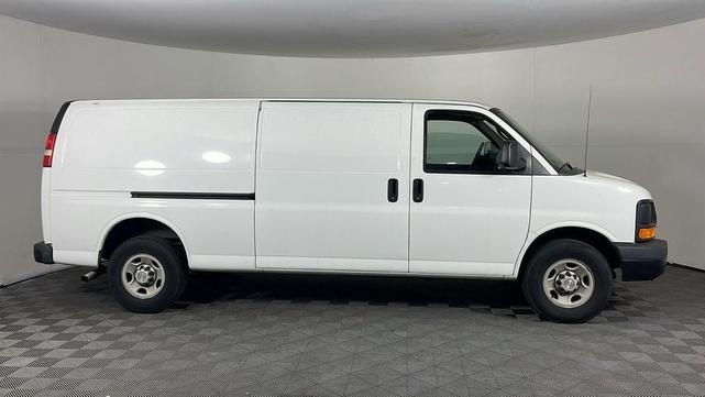 Photo of 2014 Summit White Chevrolet Express 2500