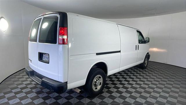Photo of 2014 Summit White Chevrolet Express 2500