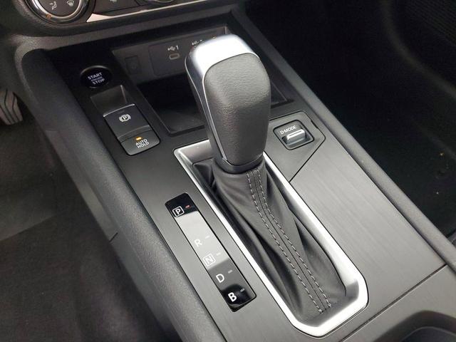 Photo of 2025 Super Black Nissan Kicks