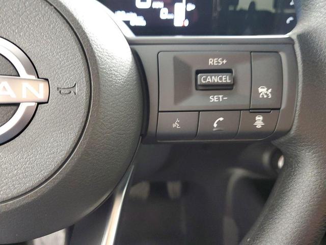 Photo of 2025 Super Black Nissan Kicks