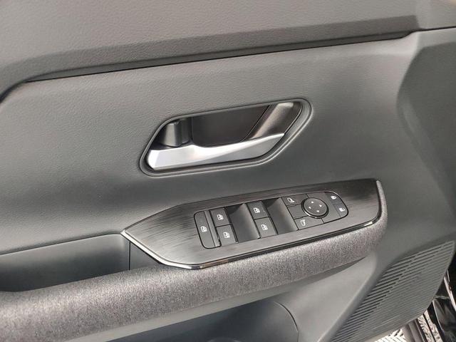 Photo of 2025 Super Black Nissan Kicks