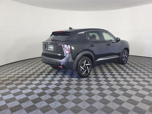 Photo of 2025 Super Black Nissan Kicks