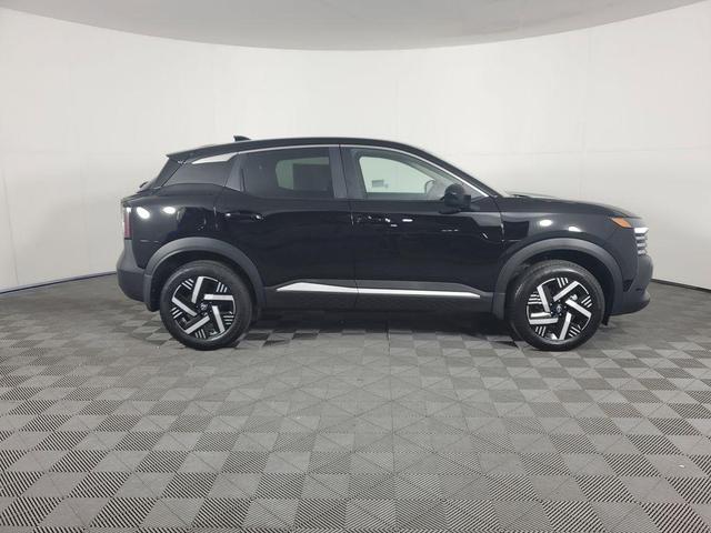 Photo of 2025 Super Black Nissan Kicks