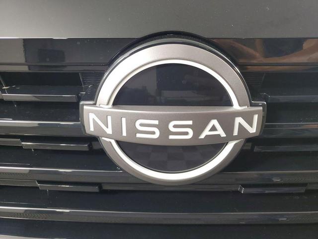 Photo of 2025 Super Black Nissan Kicks
