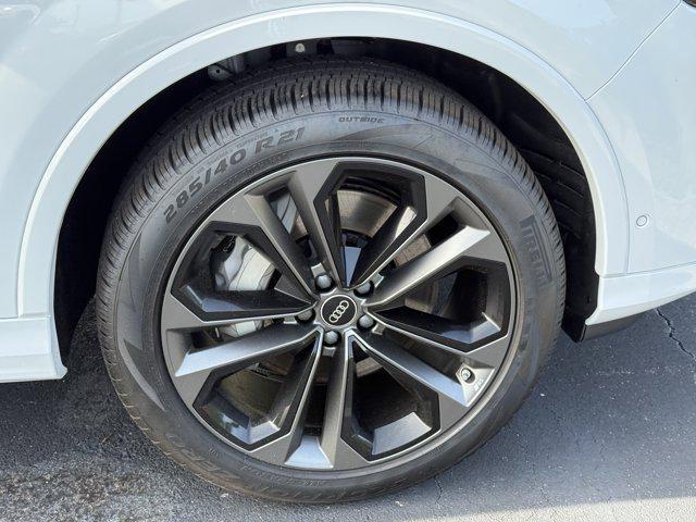 Photo of 2025 Glacier White Metallic Audi Q7