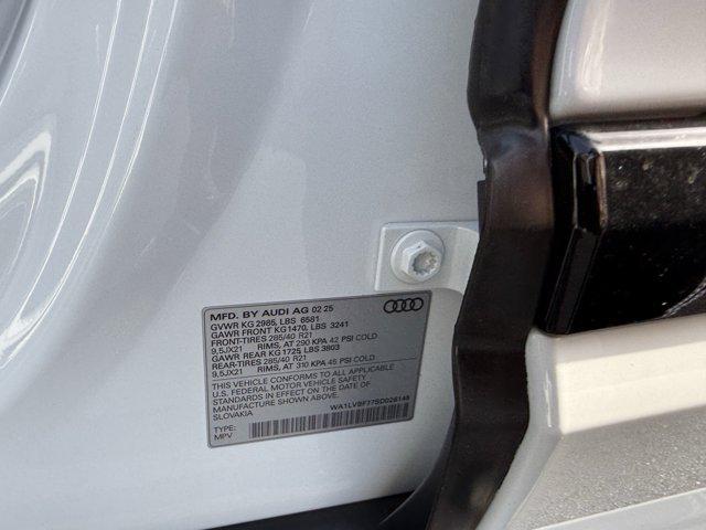 Photo of 2025 Glacier White Metallic Audi Q7