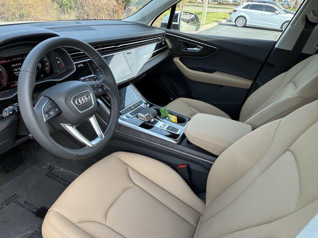 Photo of 2025 Glacier White Metallic Audi Q7