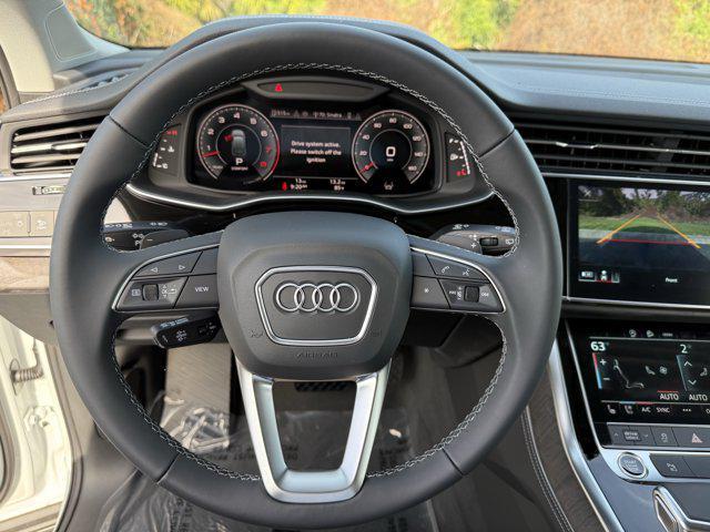 Photo of 2025 Glacier White Metallic Audi Q7