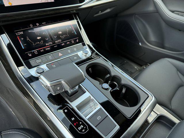 Photo of 2025 Waitomo Blue Metallic Audi Q7