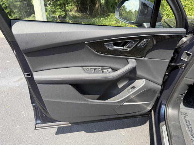 Photo of 2025 Waitomo Blue Metallic Audi Q7