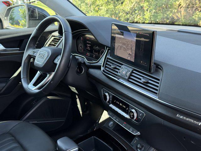 Photo of 2023 Mythos Black Metallic Audi Q5