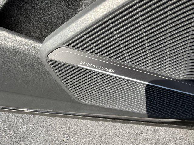 Photo of 2023 Mythos Black Metallic Audi Q5
