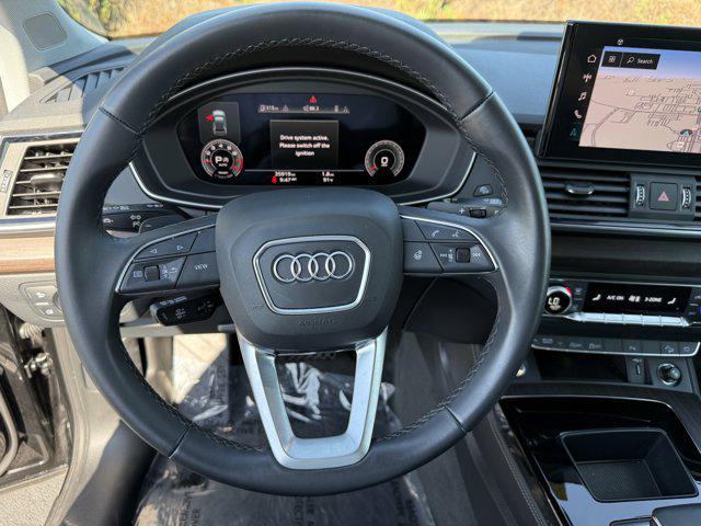 Photo of 2023 Mythos Black Metallic Audi Q5