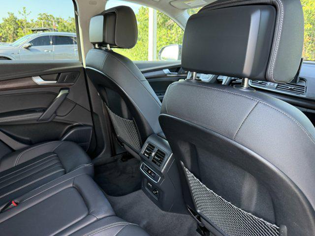 Photo of 2023 Mythos Black Metallic Audi Q5