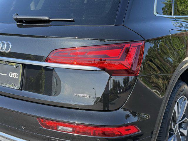 Photo of 2023 Mythos Black Metallic Audi Q5