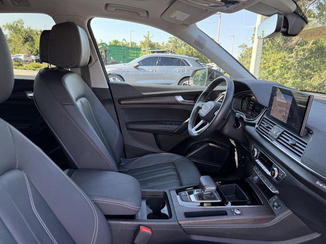 Photo of 2023 Mythos Black Metallic Audi Q5