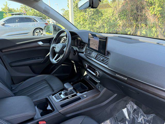 Photo of 2023 Mythos Black Metallic Audi Q5