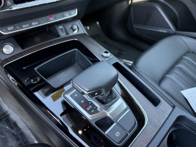 Photo of 2023 Mythos Black Metallic Audi Q5