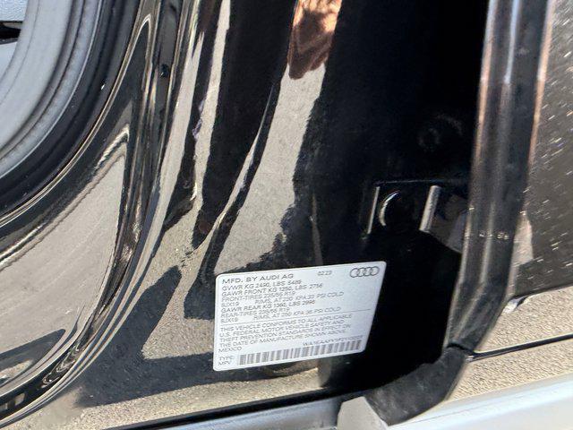 Photo of 2023 Mythos Black Metallic Audi Q5