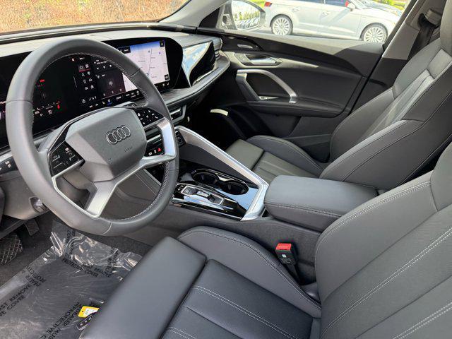Photo of 2025 Tambora Gray Metallic Audi Q5