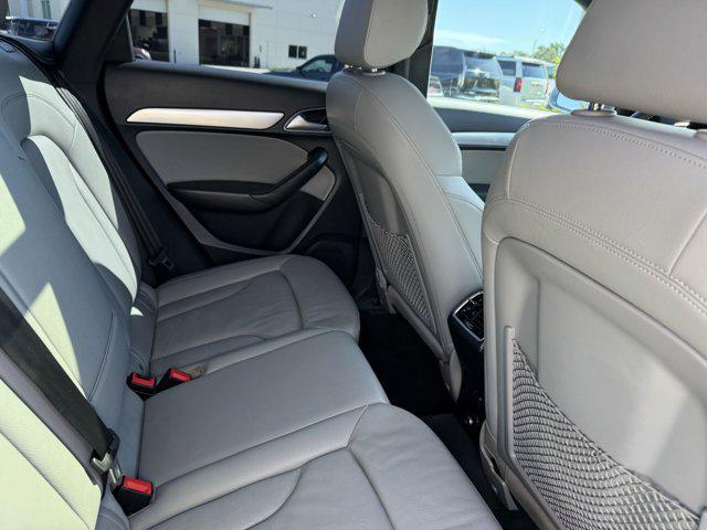 Photo of 2018 Florett Silver Metallic Audi Q3