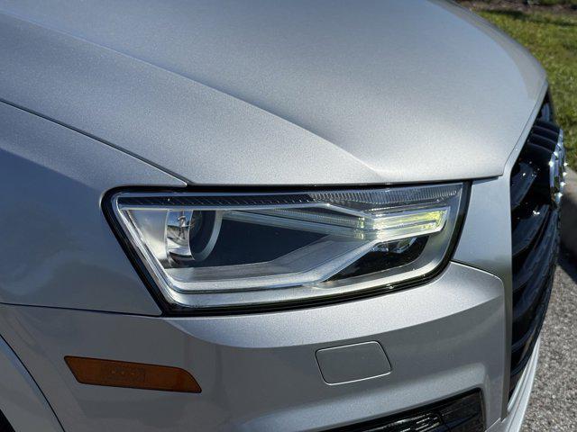 Photo of 2018 Florett Silver Metallic Audi Q3
