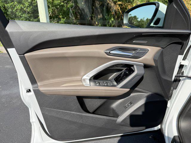 Photo of 2025 Glacier White Metallic Audi Q5