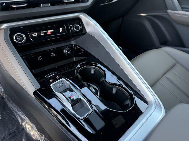 Photo of 2025 Glacier White Metallic Audi Q5