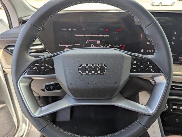 Photo of 2025 Glacier White Metallic Audi Q5