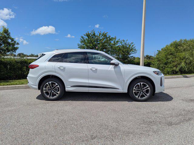 Photo of 2025 Glacier White Metallic Audi Q5