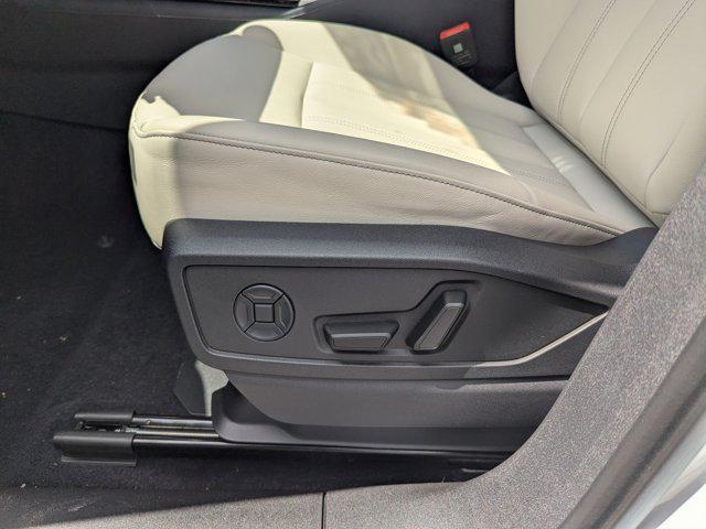 Photo of 2025 Glacier White Metallic Audi Q5