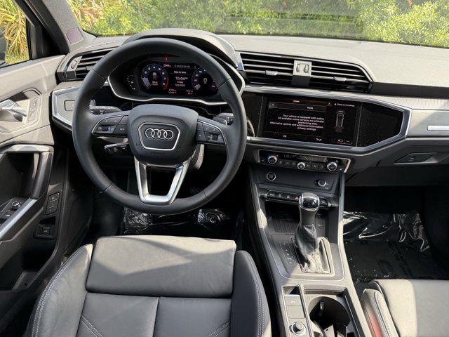 Photo of 2025 Chronos Gray Metallic Audi Q3