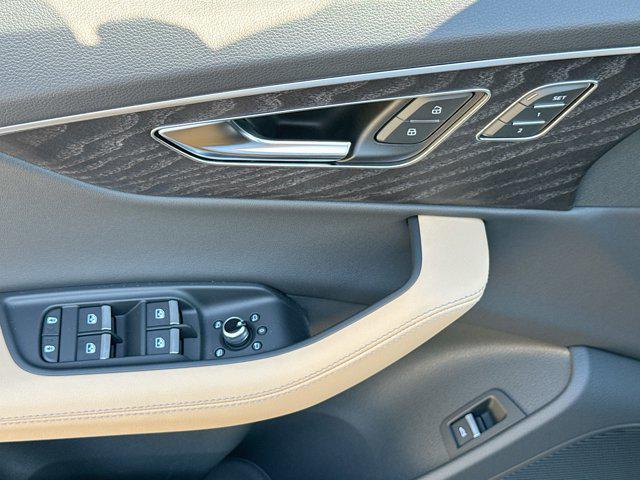 Photo of 2025 Mythos Black Metallic Audi Q7