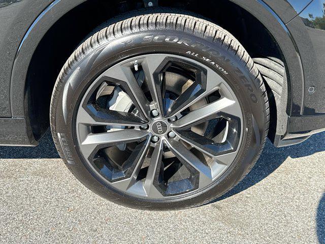 Photo of 2025 Mythos Black Metallic Audi Q7